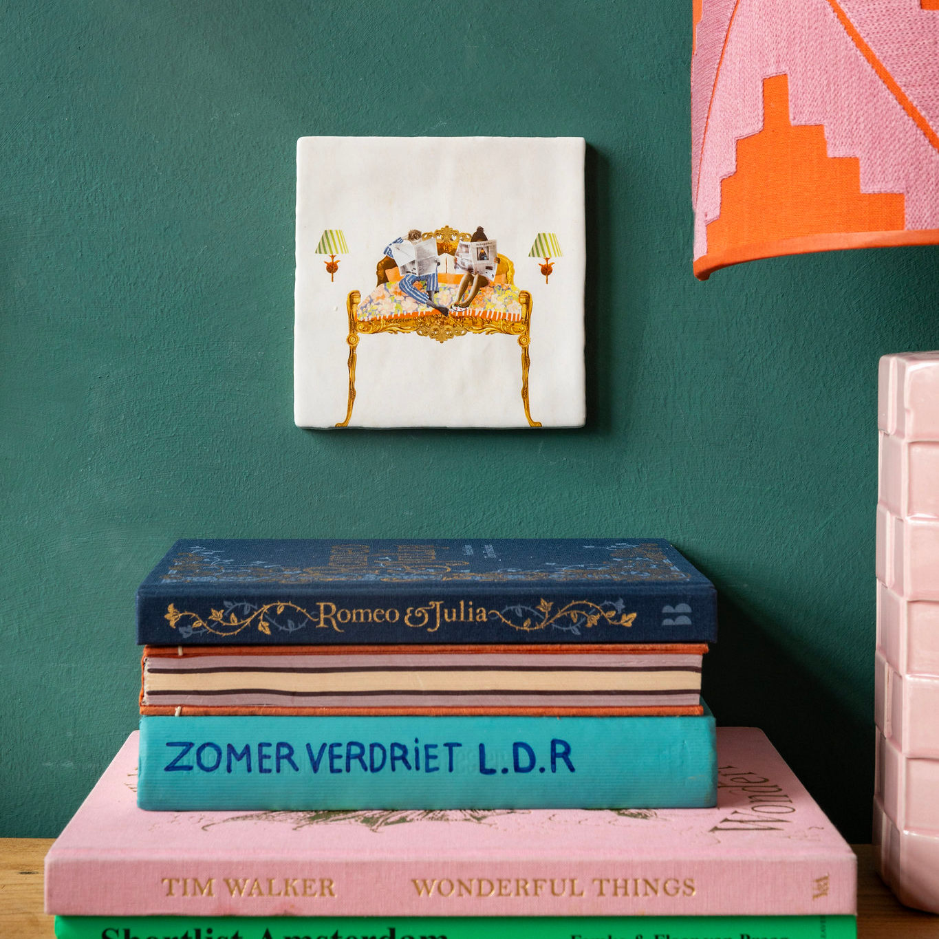 storytiles-tegel-krant-lezen-bank