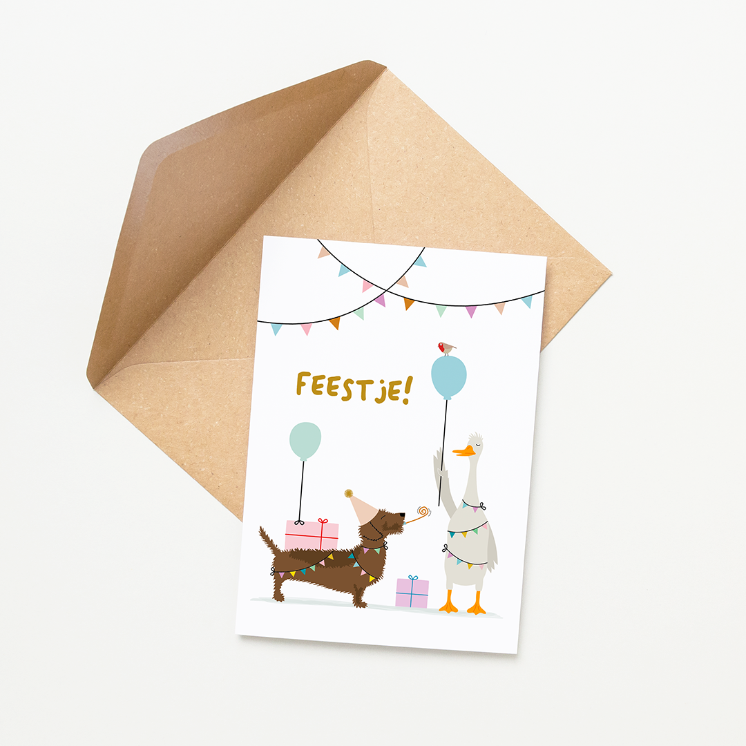 Vrolijke kinderfeestje-uitnodiging met feestende dieren en teckel Frits tussen confetti