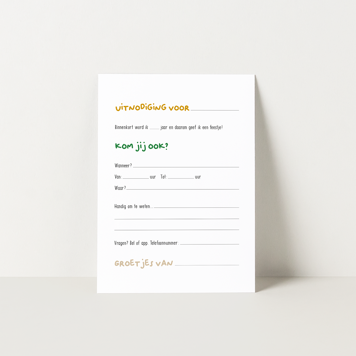 Achterzijde van bloemen uitnodiging met ruimte om feestgegevens in te vullen