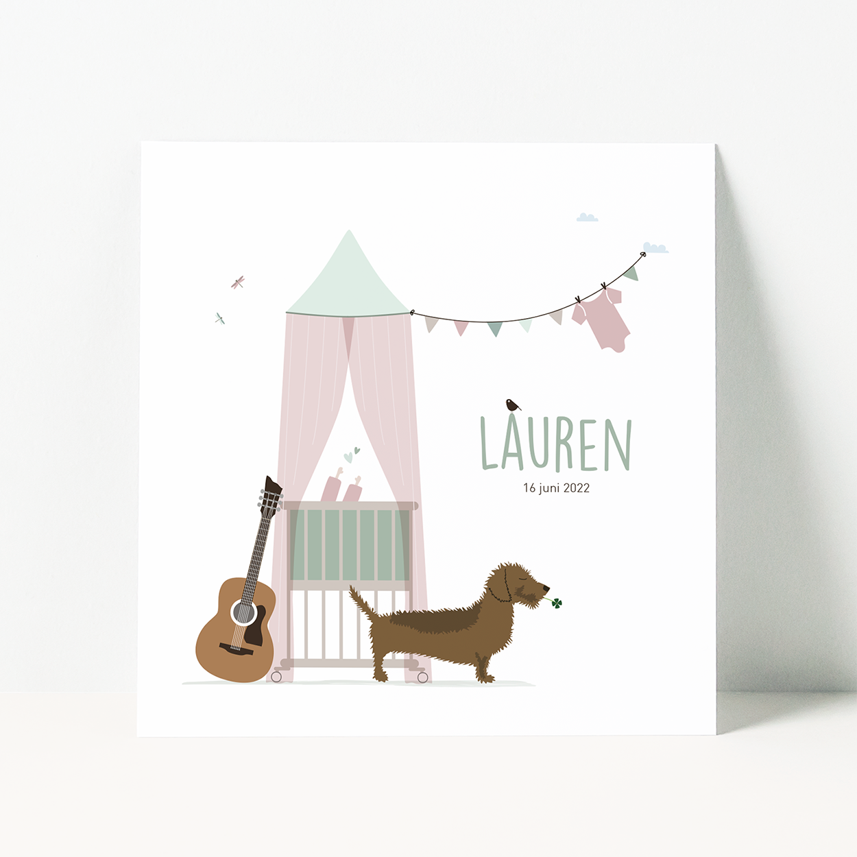 geboortekaartje op maat met wieg, gitaar en hond illustratie