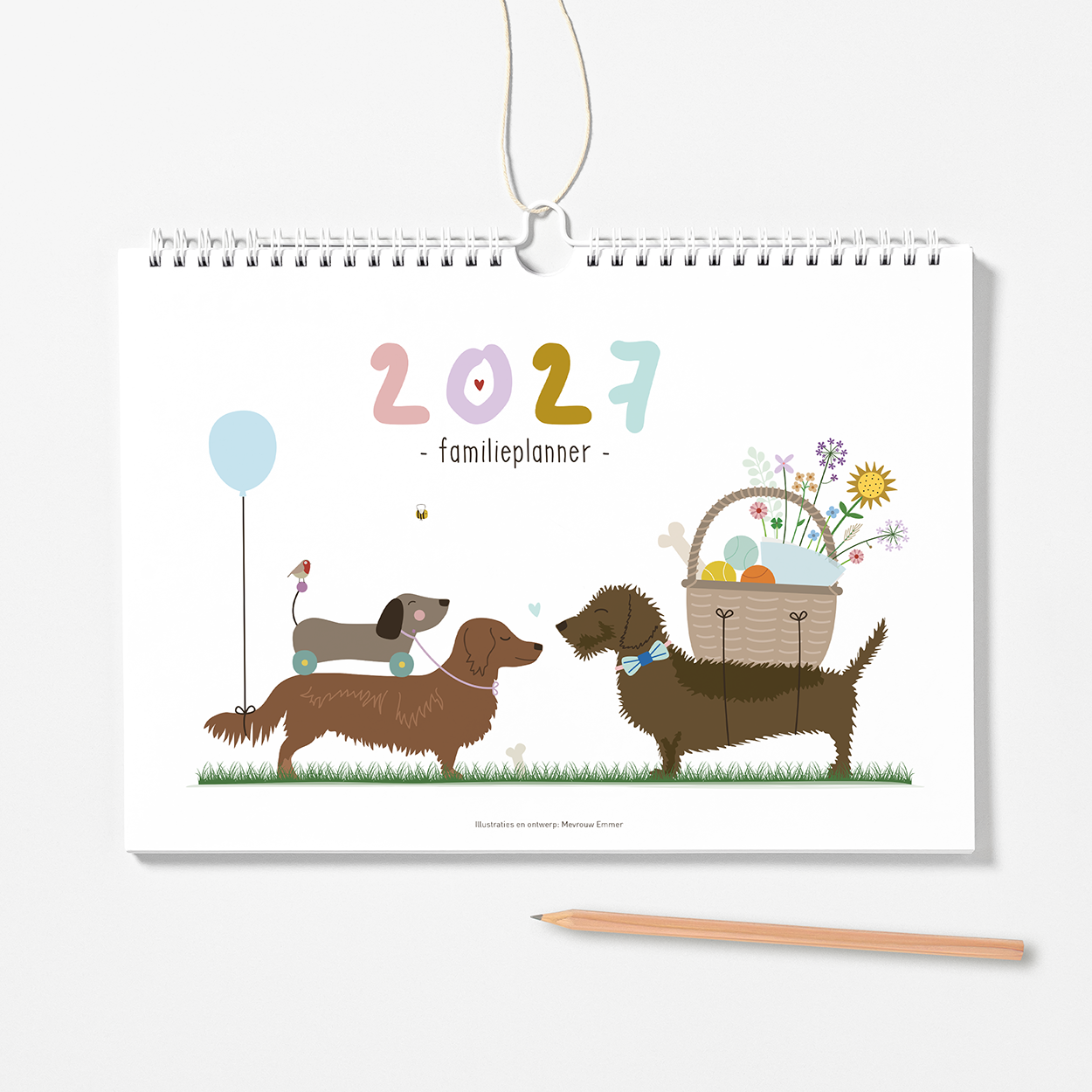familieplanner 2027 teckel - Frits met bloemenmand, Lies en speelgoed-teckel Cor