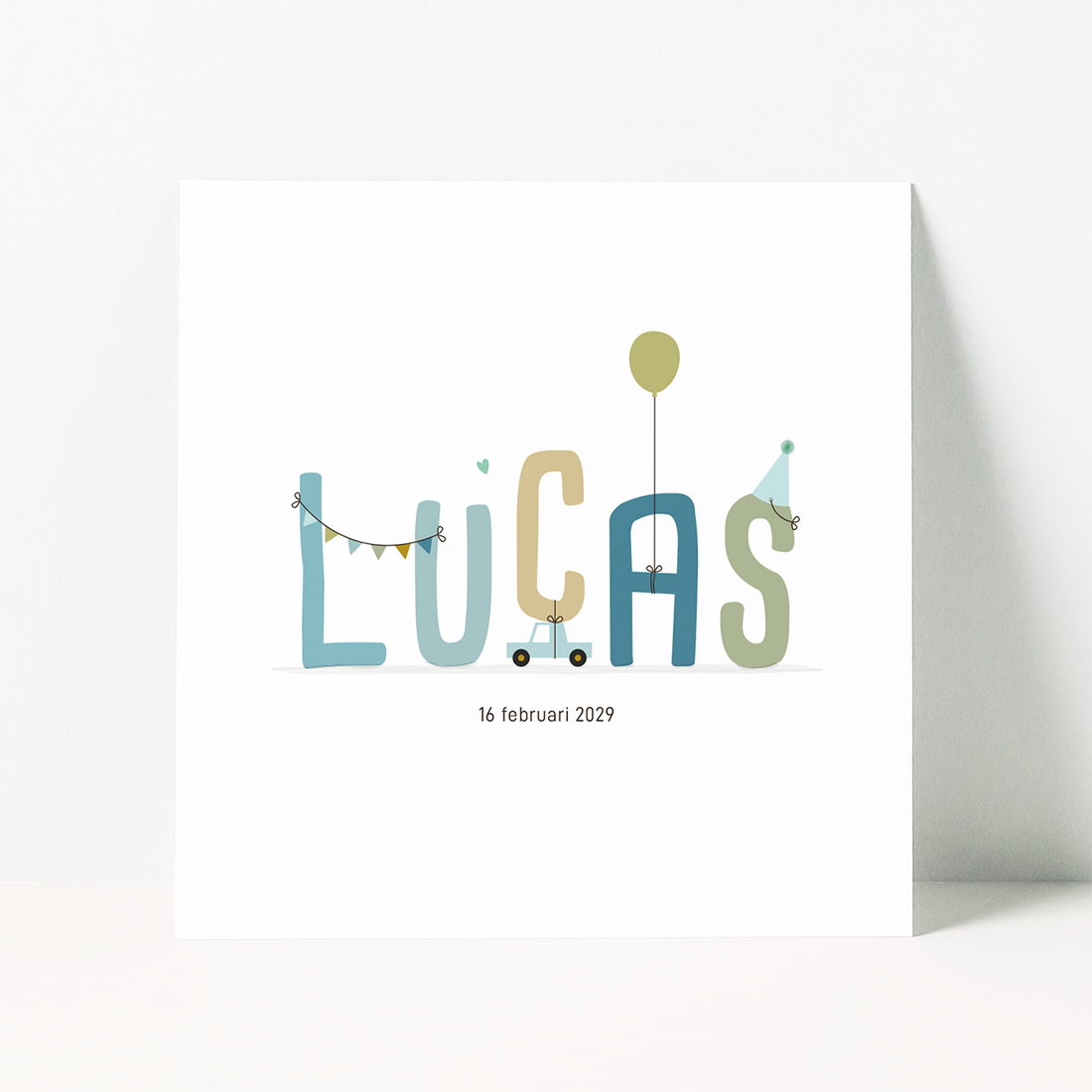 geboortekaartje met speelse letters, ballon en speelgoedauto illustratie