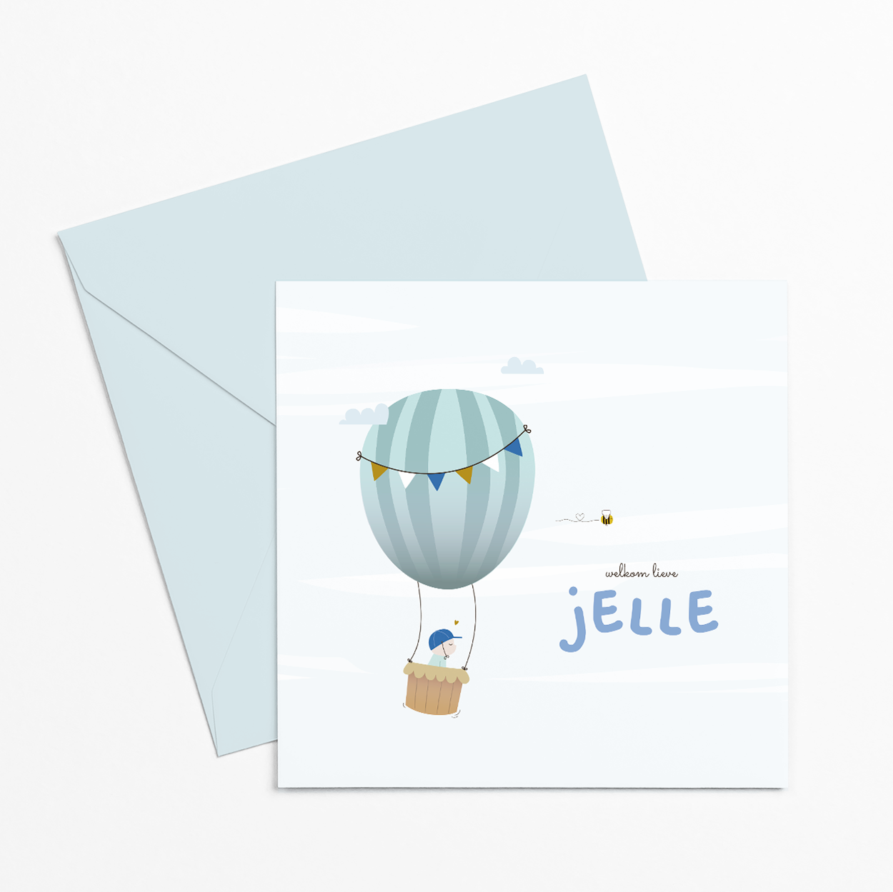 geboortekaartje luchtballon met baby in mandje en slinger in de wolken