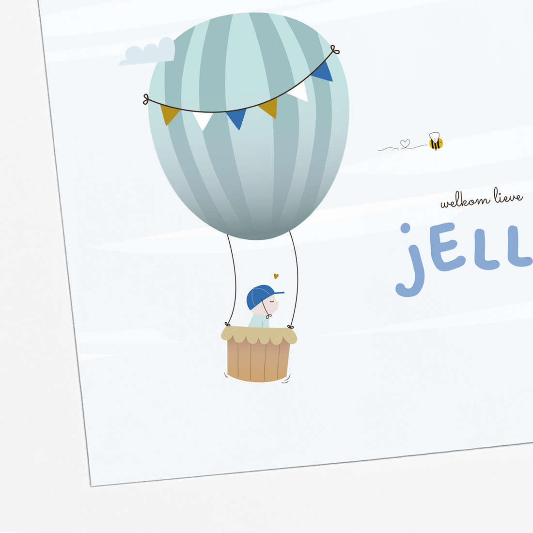geboortekaartje luchtballon met baby en slinger in de wolken