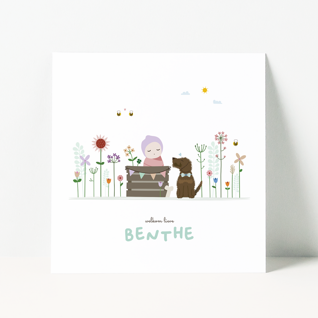geboortekaartje meisje met baby in kistje tussen bloemen en teckel