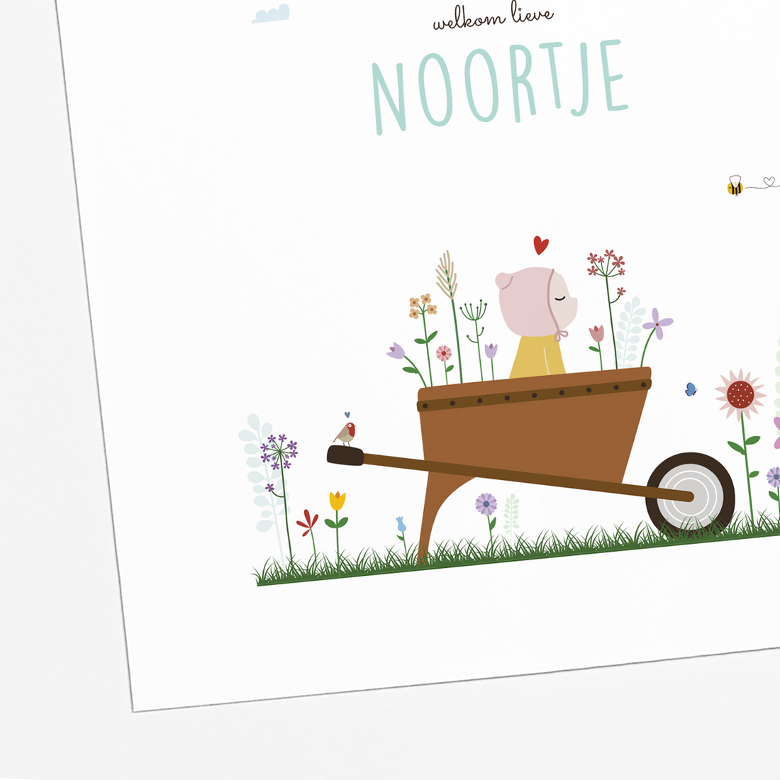 geboortekaartje met baby tussen bloemen en kleurrijke bloemetjes