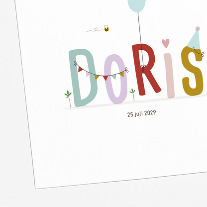 geboortekaartje met naam letters, ballon en kleine feestelijke slinger