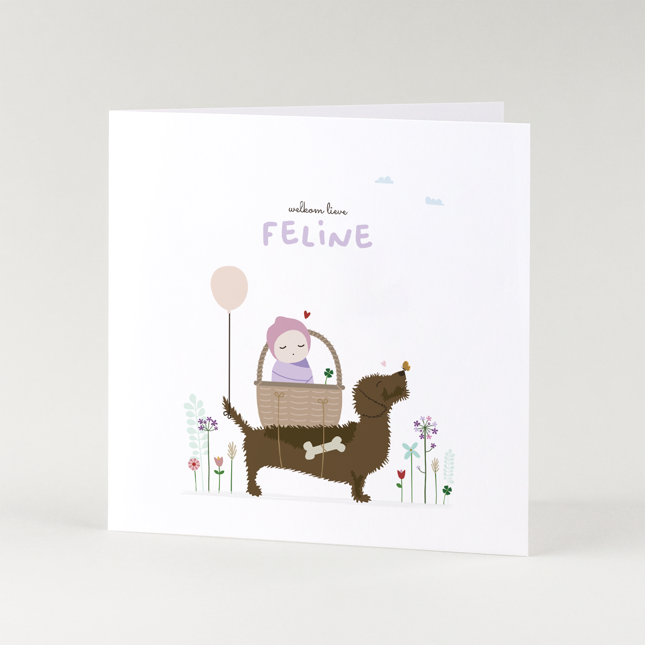 lief geboortekaartje meisje met teckel en baby in mandje