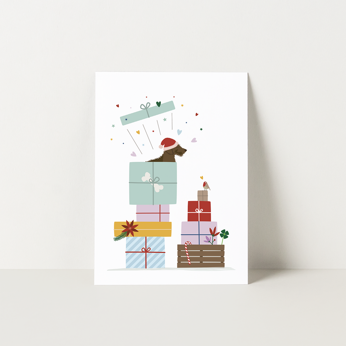 Kerstkaart teckel - Frits met kerstmuts springt uit een stapel cadeaus