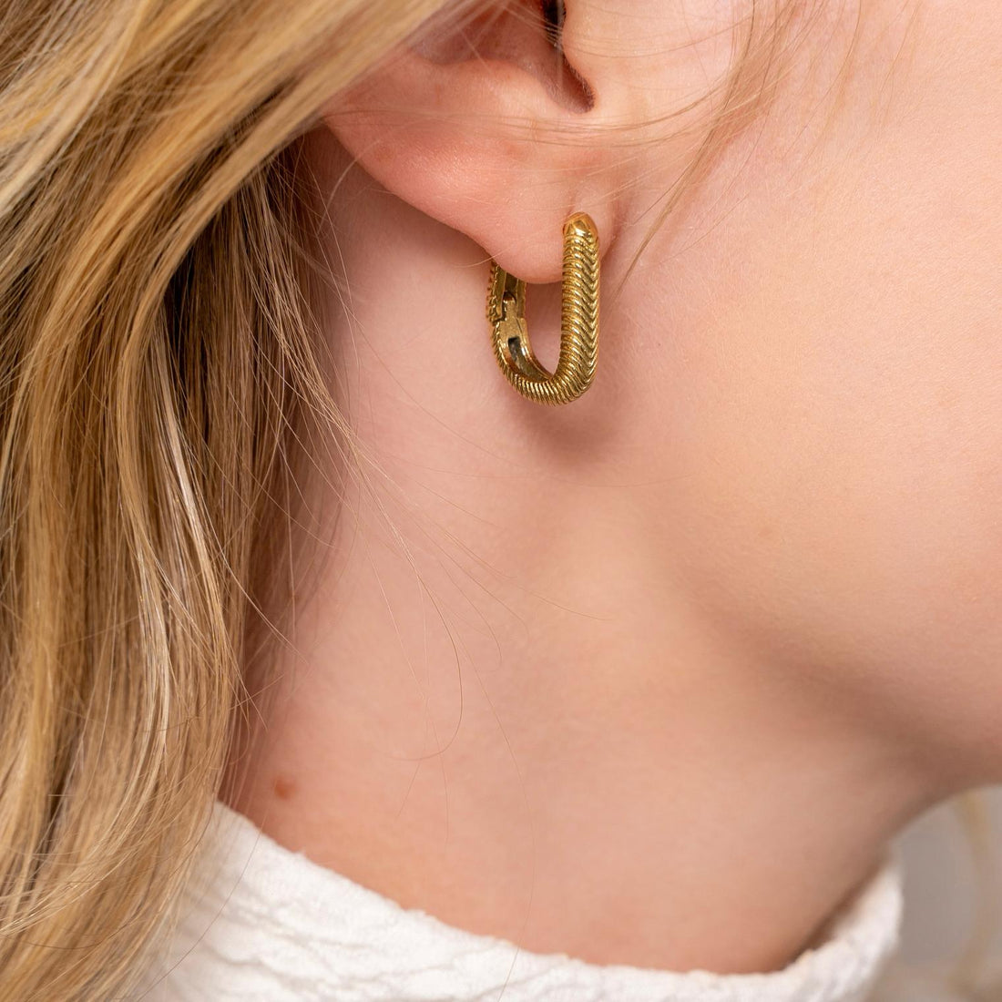 oorbellen-stekers-goud-ovaal-korting-uitverkoop