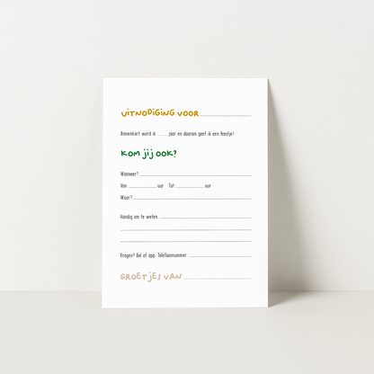 Achterzijde van bloemen uitnodiging met ruimte om feestgegevens in te vullen