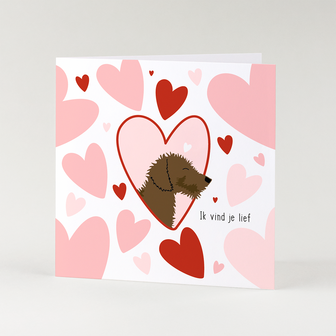 Liefdeskaart met teckel en hartjes – romantische geïllustreerde teckel wenskaart voor liefde of valentijn.