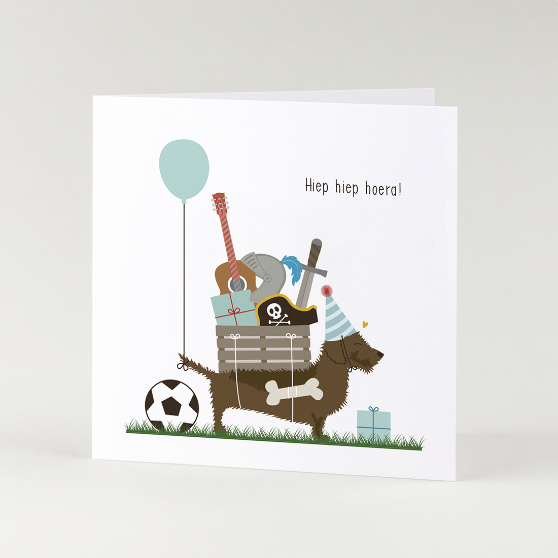 Verjaardagskaart voor jongen met teckel en voetbal – speelse geïllustreerde teckel kaart.